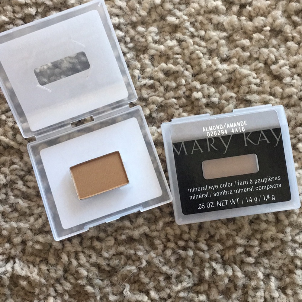 Mary Kay Almond mineral eye color